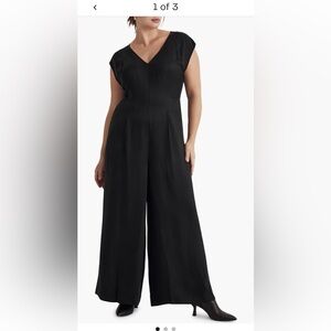 Madewell Seamed Black V-Neck Wide-Leg Jumpsuit
Size 12